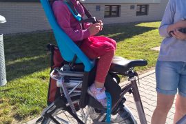 Fotelik rowerowy Yepp Maxi EasyFit - test fotelika rowerowego montowanego na bagażniku (4)